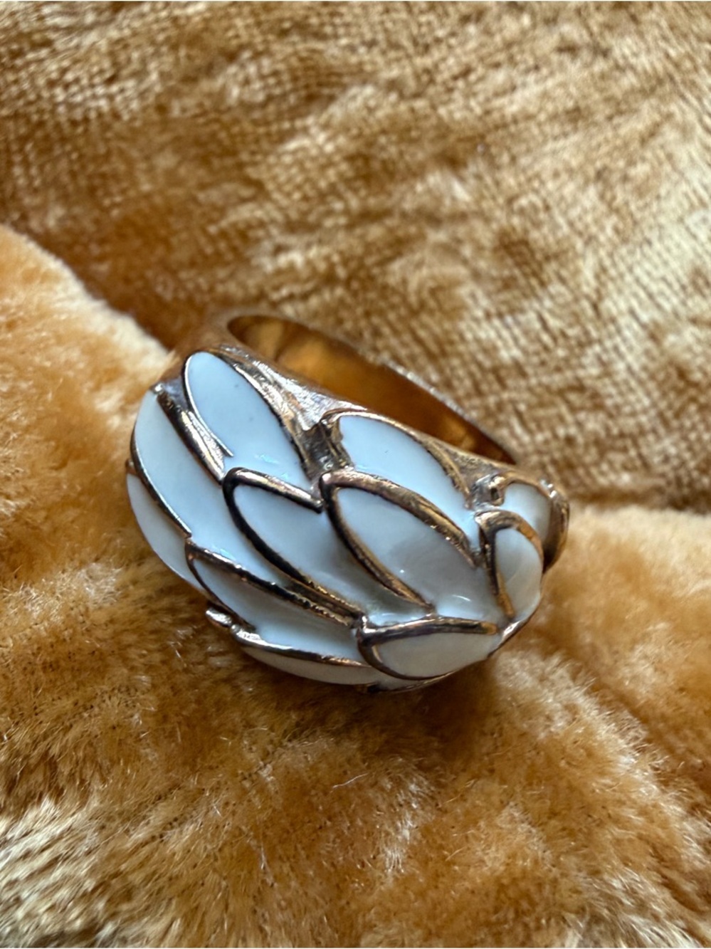 Vintage Ring 1970s White Enamel Leaf Motif